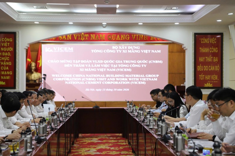 Tổng công ty Xi măng Việt Nam làm việc với Tập đoàn VLXD Quốc gia Trung Quốc