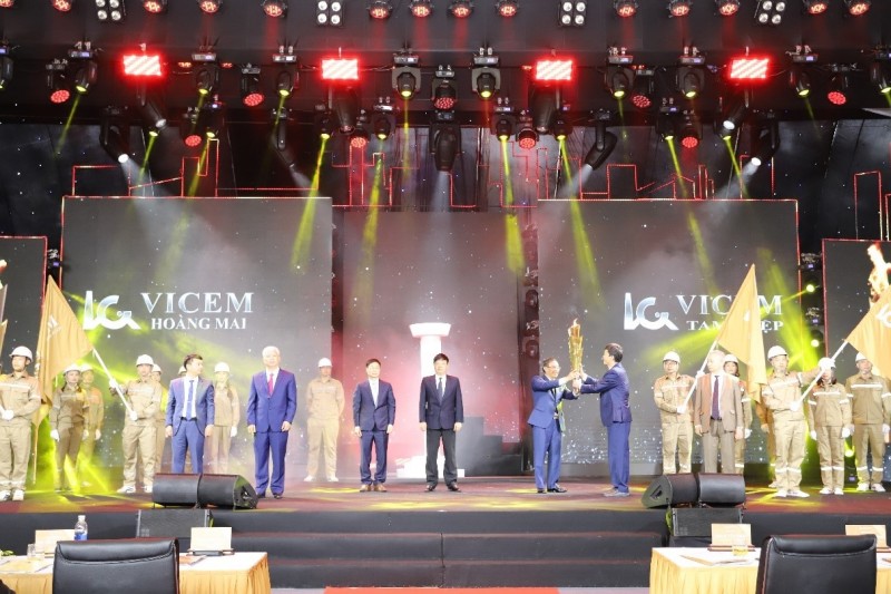 VICEM tổ chức Tổng kết SXKD năm 2021, triển khai nhiệm vụ năm 2022 và Kỷ niệm 92 năm Ngày truyền thống ngành Xi măng Việt Nam.